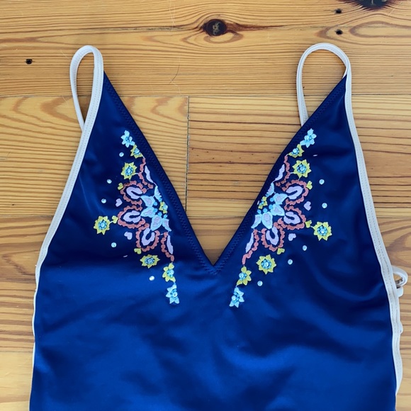 Topshop 1 piece swimsuit - Picture 2 of 7